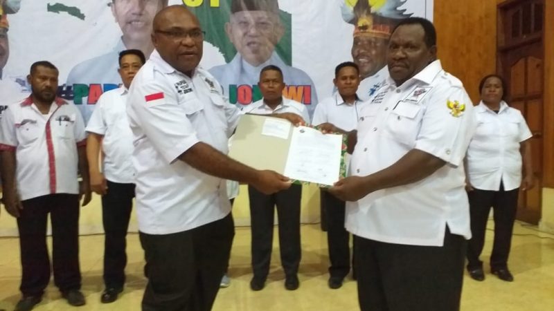 Isaias Douw Dilantik Sebagai Ketua Garda Indonesia Wilayah Meepago