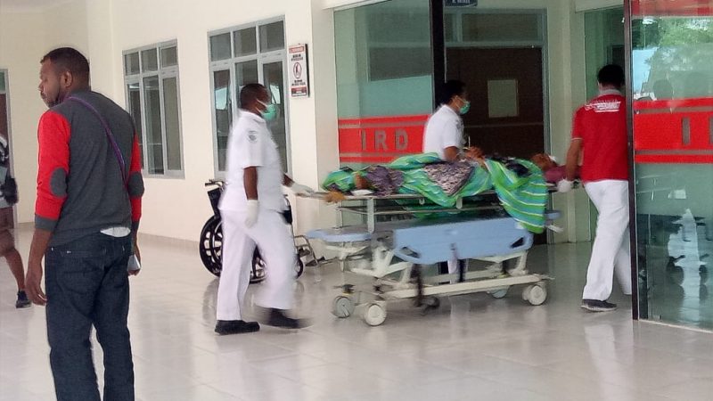 Anggota Polri Korban Kerusuhan Wagete keluar RSUD Mimika