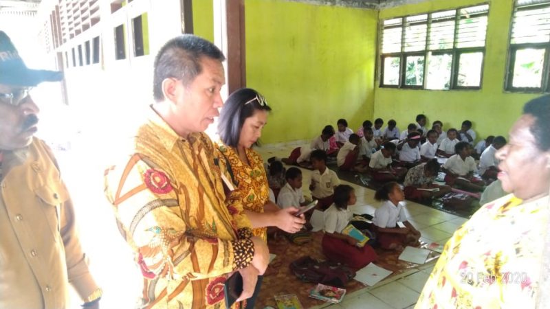 Sidak ke SD Inpres Kwamki Narama, Fraksi Golkar Temukan Murid Belajar Dilantai