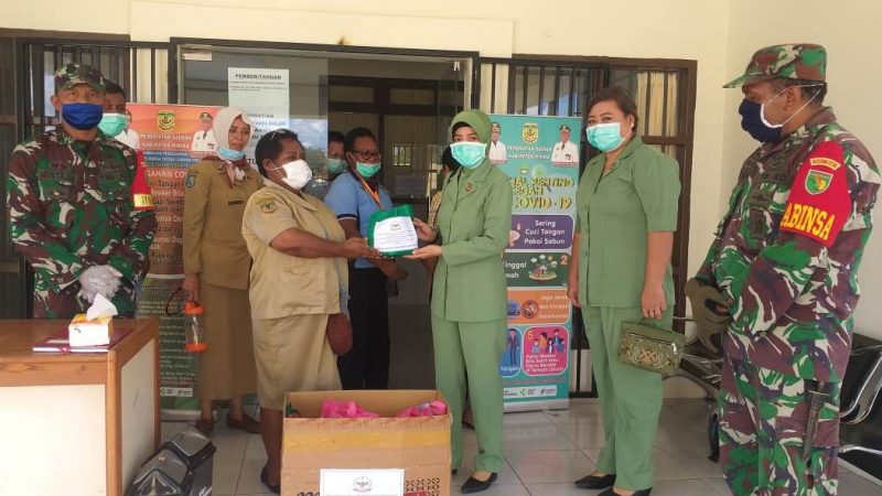 Persit KCK Cabang XXXV Kodim 1710 Mimika, Berbagi  Kasih Kepada Petugas Medis