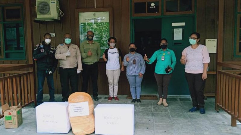 Sejumlah Komunitas Donasikan APD ke RSMM Charitas Timika