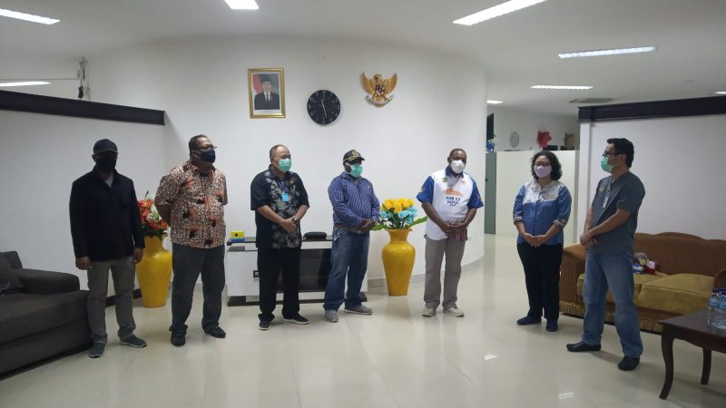 Dukung Keselamatan Petugas Medis, DPRD Bantu APD ke RSUD-RSMM dan Dinkes Mimika