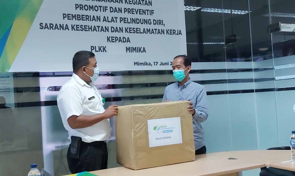 BPJS-TK Cabang Mimika Serahkan Bantuan APD kepada Faskes di Timika