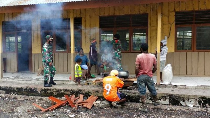 Babinsa Koramil 1710-04/Tembagapura Gelar Komsos Di Kampung Banti