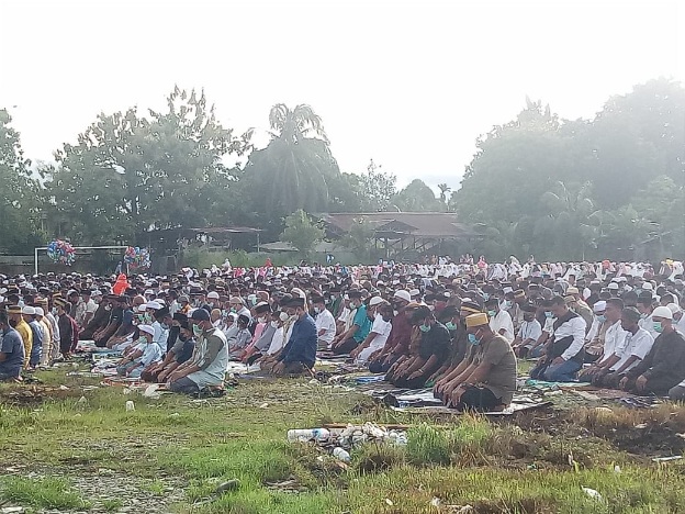 Ribuan Jamaah Shalat Ied di Lapangan Timika Indah