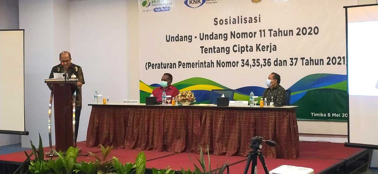 Disnaker dan BPJS Tenaga Kerja Sosialisasi UU Cipta Kerja serta Aturan Turunannya secara Webiner