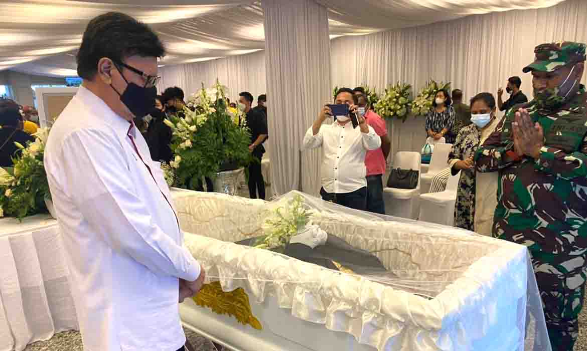 Pagi ini Jenazah Wagub Klemen Tinal akan Diterbangkan dari Jakarta ke Jayapura