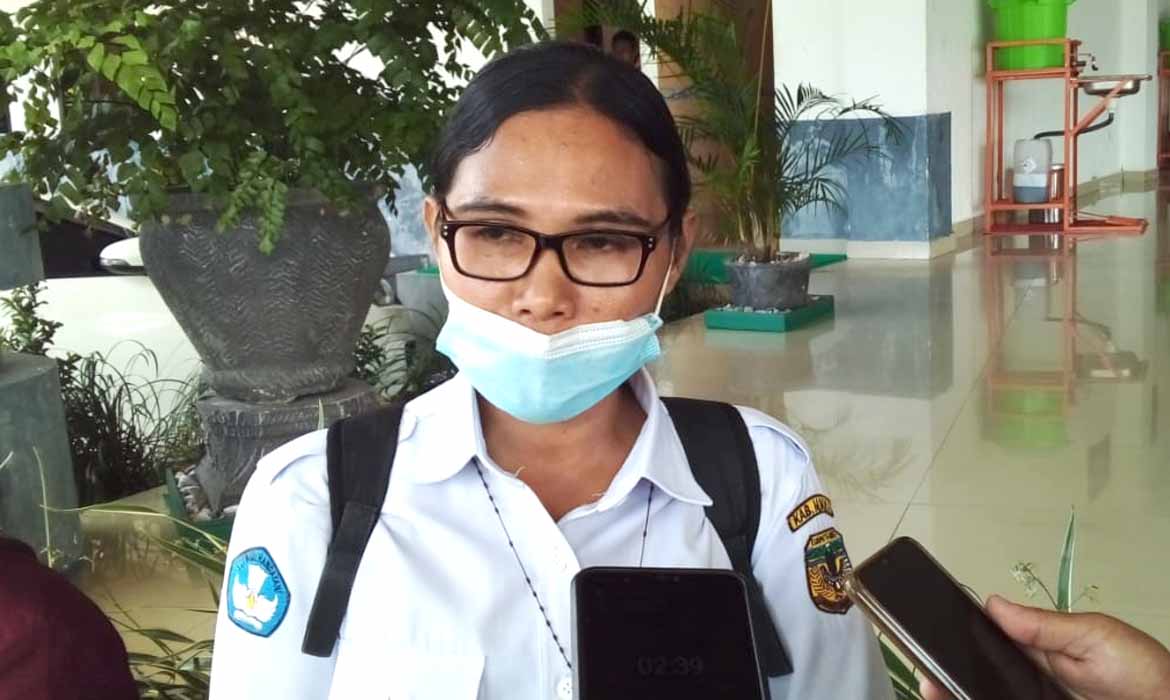 Guru-guru SD Negeri Sempan Minta Pemkab Ganti Kepsek