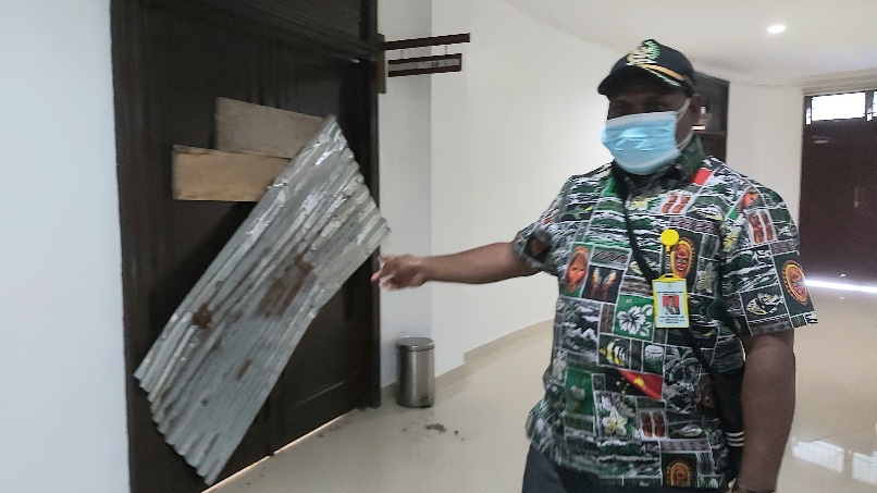 Waket I DPRD Tidak Terima Ruangannya Dipalang