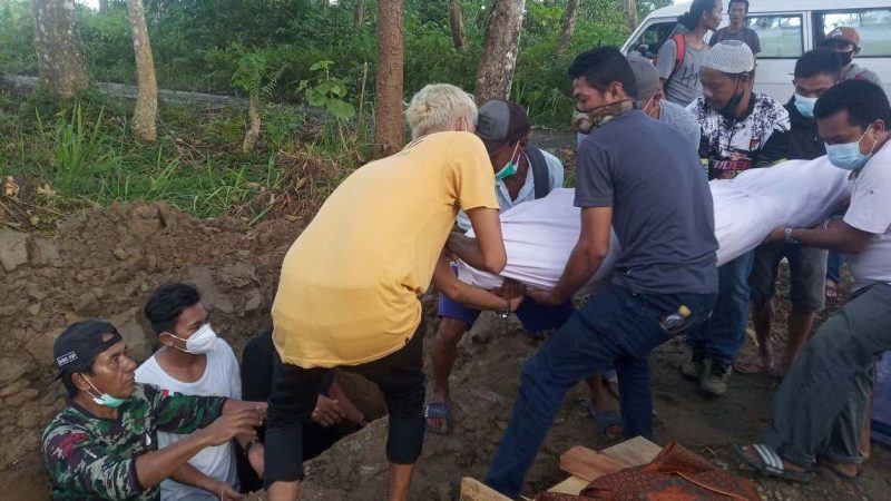 Pallawa KKSS Usung Misi Kemanusian, Bantu Evakuasi dan Makamkan Warga Pendulang Yang Meninggal