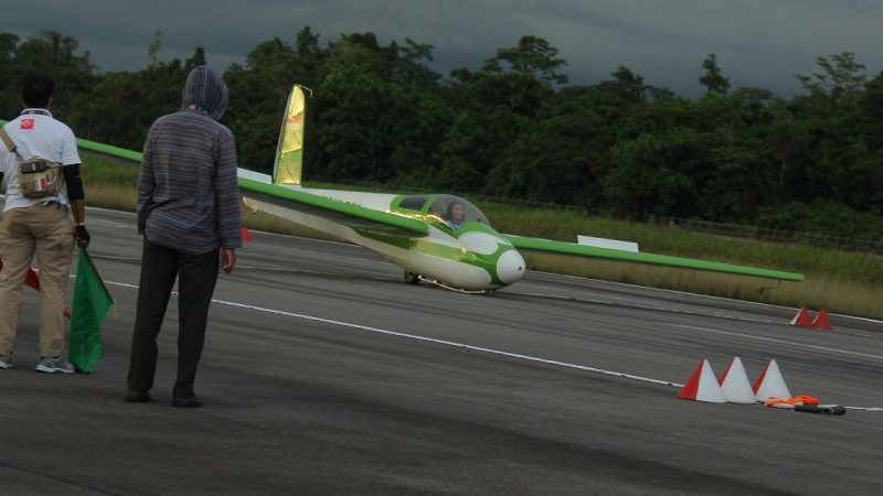 BERITA FOTO : ATLET PUTRI DIY LILIS KHRISNAWATI SUKSES DINOMOR PRECISION LANDING SINGLE : DAVID LA’LANG