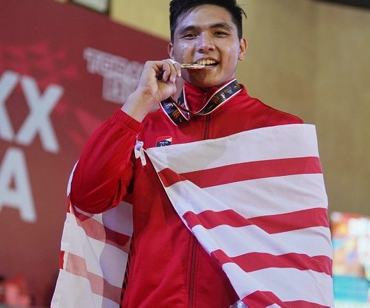 BERITA FOTO : ATLET JUDO GREGORY IGNACITO SABET EMAS KELAS 90 KG