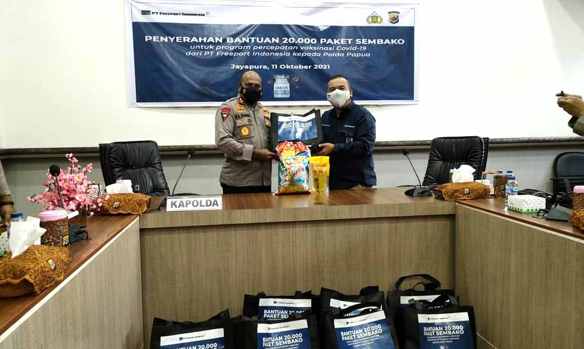Freeport Indonesia Serahkan 20.000 Paket Sembako Dukung Percepatan Vaksinasi Covid-19 di Jayapura