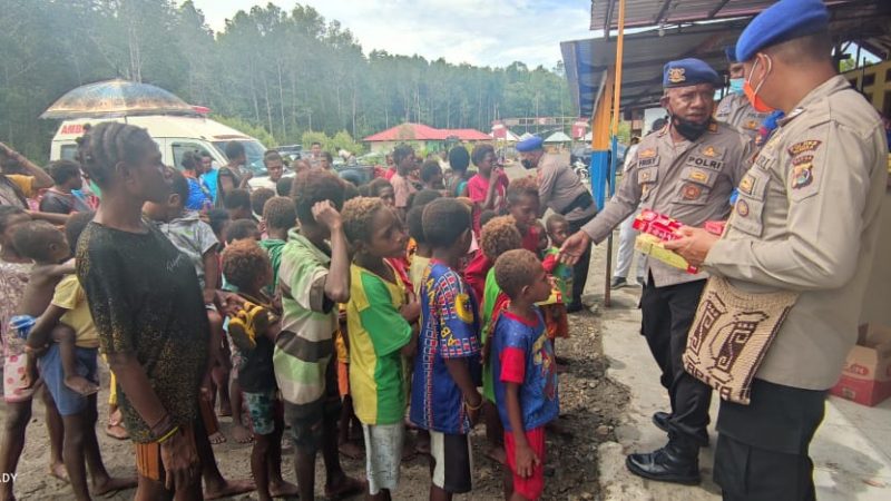 Sat Polair Polres Mimika Berbagi Kasih dengan Anak Anak di Muara Pomako