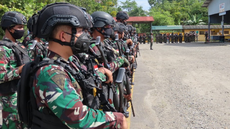 Sambut Kunjungan Panglima TNI, Dandim 1710-Mimika Pimpin Apel Gambungan