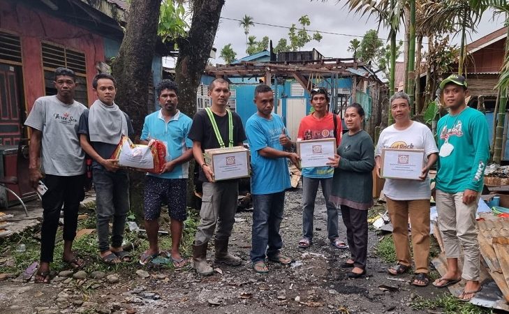 IPSS Mimika Bantu Warga Korban Kebakaran di Kebun Sirih Dalam  