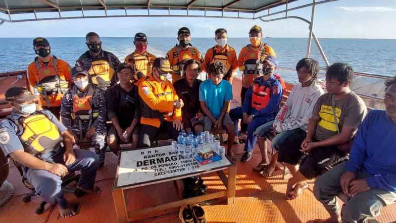 Dievakuasi Dalam Keadaan Selamat, Enam Kru KM Kalimas 4 Telah Diserahkan Kepada Pihak Perusahaan