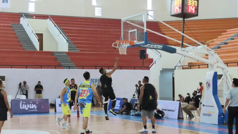 Dukungan Perkembangan Bola Basket di Mimika, Dandim 1710-Mimika Bersama Forkompinda Laksanakan Pertandingan Eksebisi