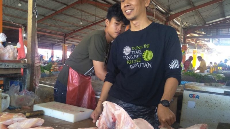 Harga Daging Ayam di Pasar Sentral-Timika Alami Penurunan