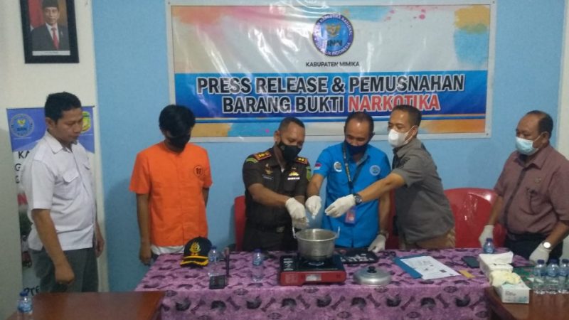 BNNK Mimika Musnahkan Barang Bukti 33 Paket Narkotika Jenis Sabu-Sabu