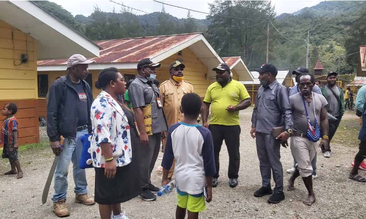 Warga Banti Minta Pemerintah Bangun Jalan dan Lapter