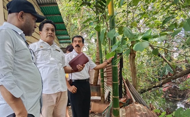 Reses di Kelurahan Kamoro Jaya, Daud Bunga Tinjau Pemukiman Warga RT 24