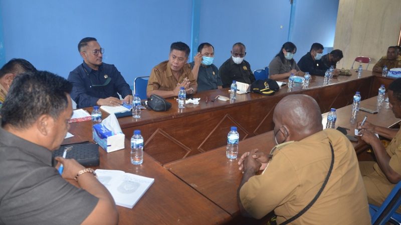 Hearing Dengan Kadistrik Miru, Komisi A DPRD Mimika Banyak Menerima Masukan dan Keluhan