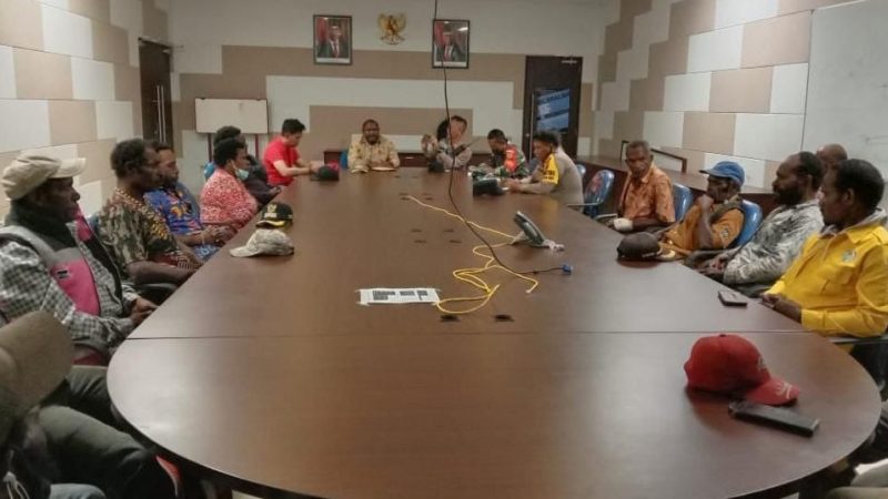 Babinsa Koramil Tembagapura Terlibat Bahas Program Pembangunan Distrik Tembagapura