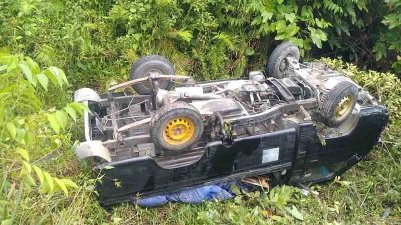 Sopir Mengantuk, Mobil Pickup Terbalik Di Jalan Busiri Ujung