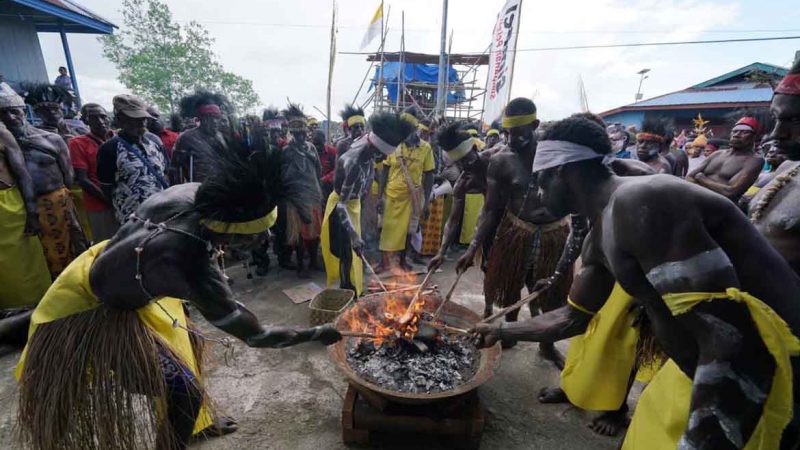 Tungku Api Simbol Kehidupan Orang Papua
