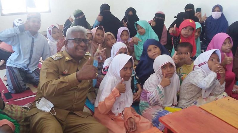 Wabup John Rettob Kunjungi Rumah Yatim dan Kaum Du’afa