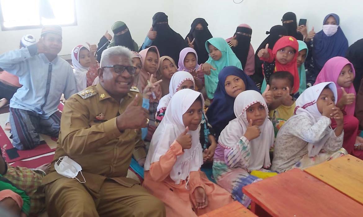 Wabup John Rettob Kunjungi Rumah Yatim dan Kaum Du’afa