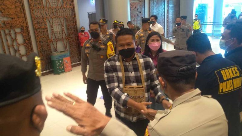 AKBP I Gede Putra Disambut Meriah saat Tiba di Timika