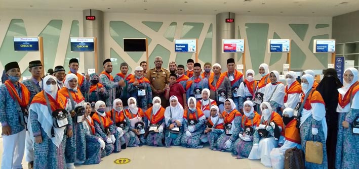 52 Calon Jemaah Haji Mimika Dilepas Secara Resmi Oleh Wabup John Rettob