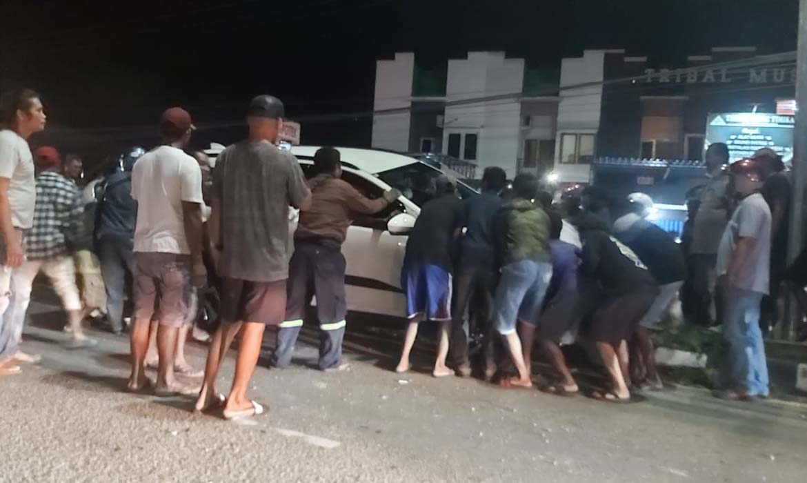 Kecelakaan Beruntun, Pickup Senggol Motor dan Tabrak Avanza