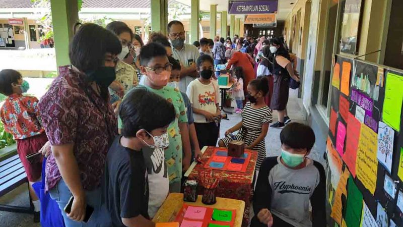 Siswa SD YPJ Kuala Kencana Menggelar Ekshibisi, Berbagi Pemahaman Topik SDG’s