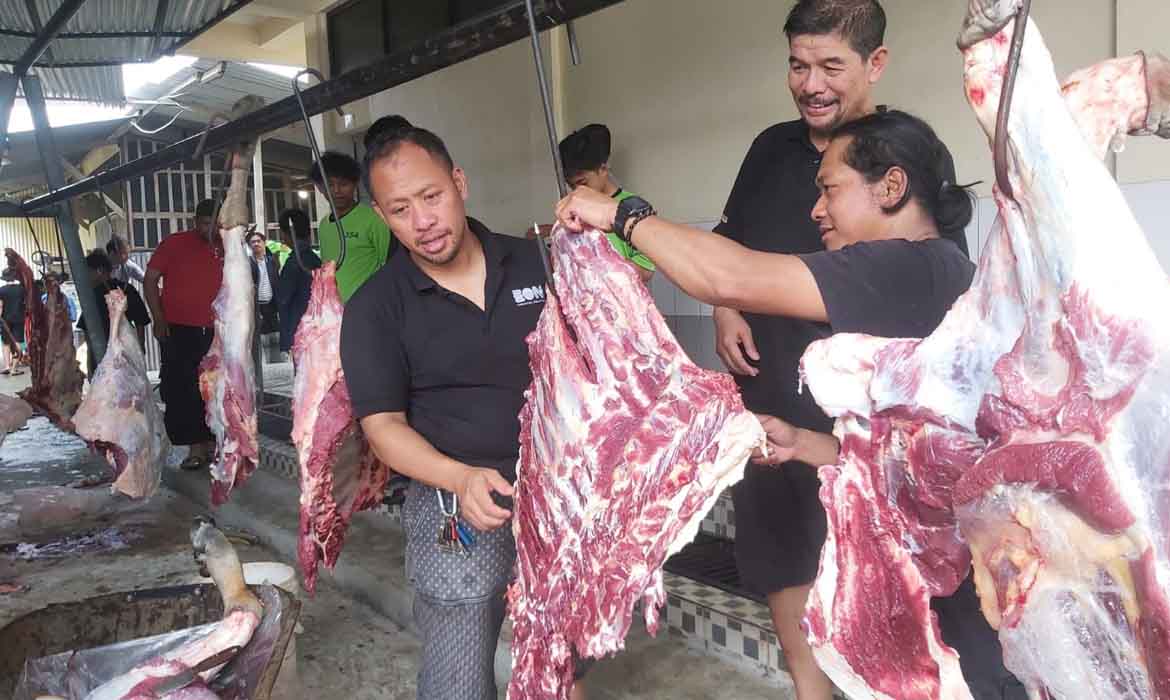 Idul Adha : LDII Potong 20 Ekor Sapi, Wabup John Rettob Apresiasi Kebersamaan Umat
