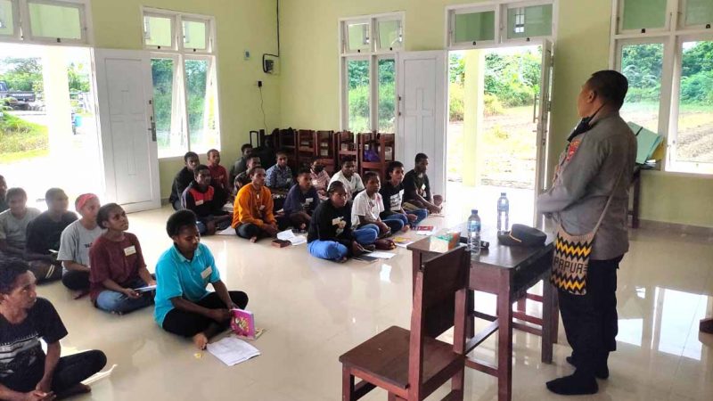 Kanit Binmas Polsek Miru Beri Penyuluhan Bahaya Miras dan Narkotika Kepada Pelajar