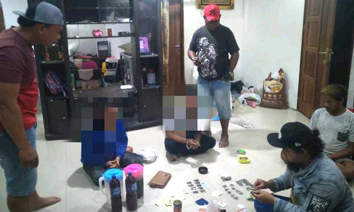 Miliki Narkotika Jenis Ganja dan Jual Miras Lokal Dua Orang ini Diamankan Satnarkoba Polres Mimika