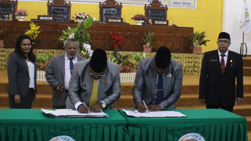 7 Fraksi Menerima dan Menyetujui LKPJ Bupati dan Ranperda PP-APBD Mimika 2021