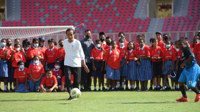 Presiden Jokowi Apresiasi Peran Freeport Membangun Papua Football Academy