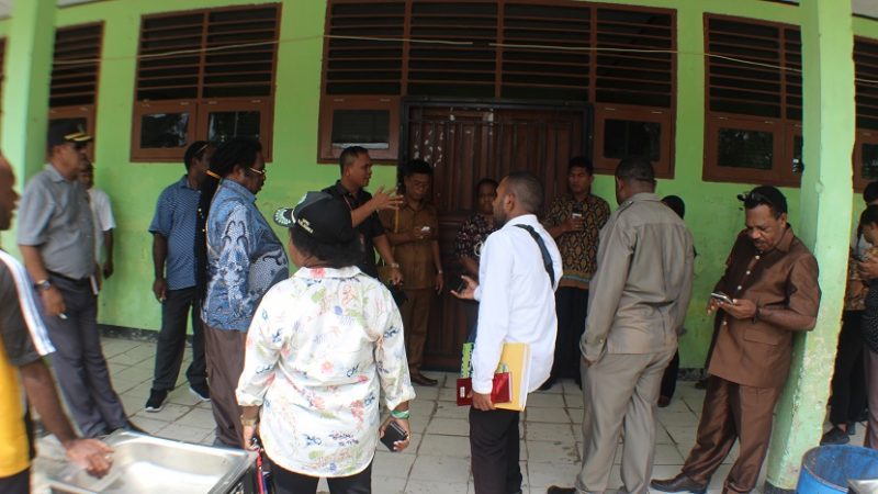 Komisi C Desak Pemkab Mimika Bangun SD Inpres Kwamki Narama Dua Lantai