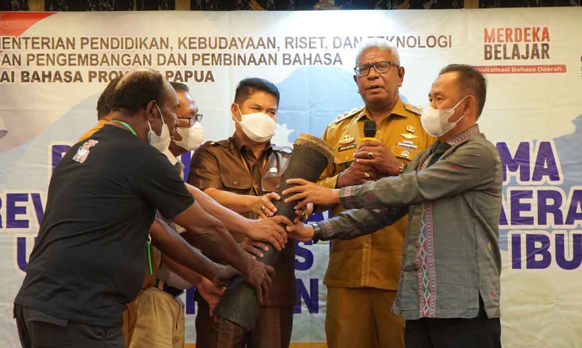 Wabup JR Ajak Lestarikan Budaya dan Bahasa Asli Mimika