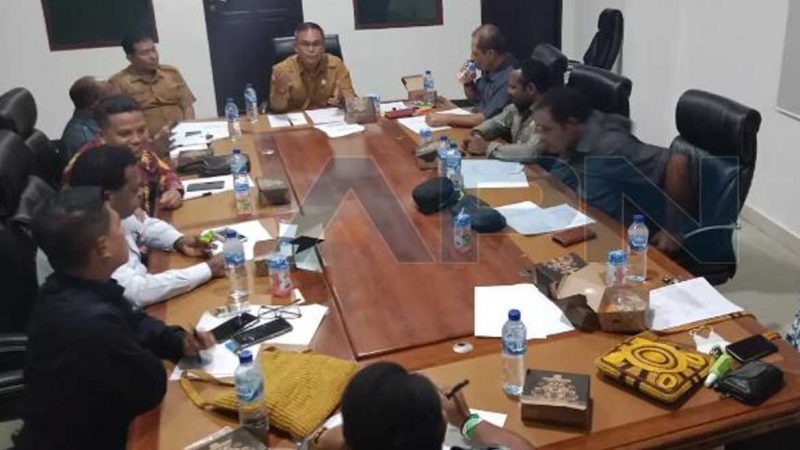 Komisi C DPRD Temukan SD Swasta Tanpa Guru PNS dan SDN Kekurangan Bangku, Murid Duduk di Lantai