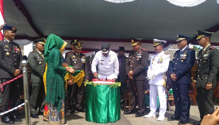 Plt Bupati Mimika Berpesan TNI Tetap Jaga Kepercayaan Masyarakat