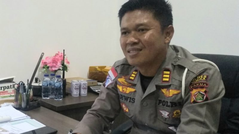 Tukang Ojek Wajib Sediakan Helm Untuk Penumpangnya