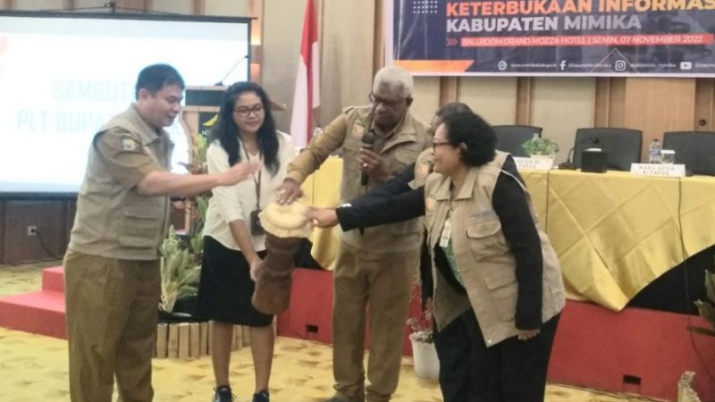 Komisi Informasi Papua Apresiasi Plt Bupati Mimika Dorong Keterbukaan Informasi Penyelenggaraan Pemerintahan