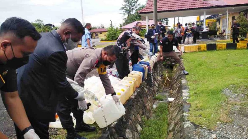 Polres Mimika Musnahkan Ratusan Gram Narkotika dan Ribuan Liter Minum Keras Lokal