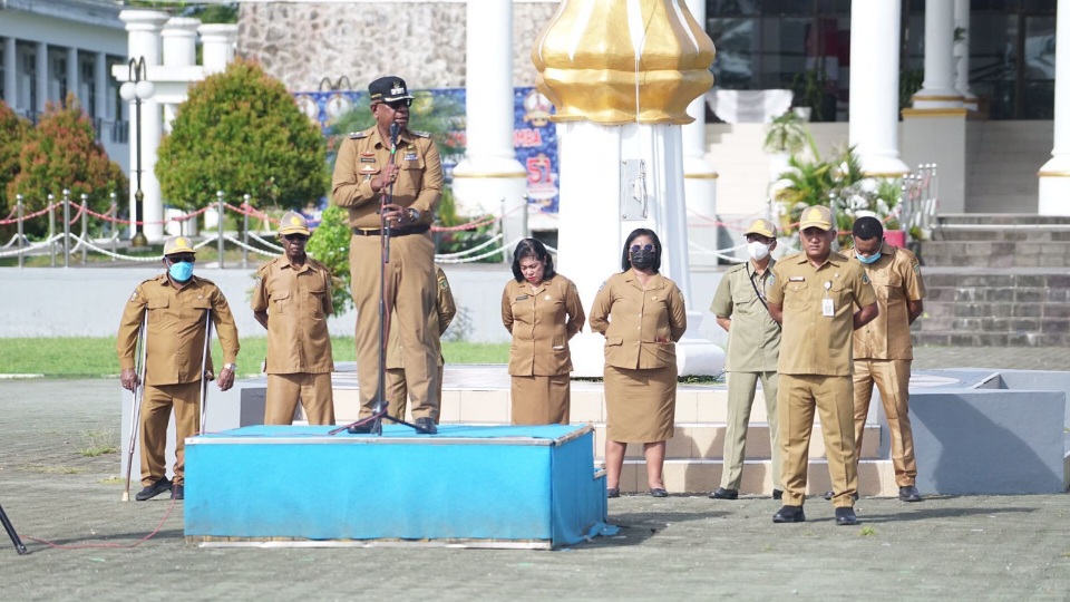 Jelang Libur Natal, Plt Bupati Mimika minta seluruh pekerjaan di OPD segera Diselesaikan Minggu Depan.