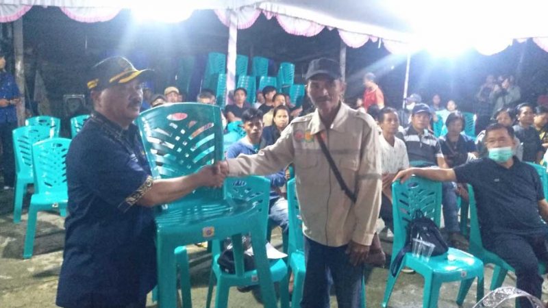 Gelar Reses di Gang Pa’lak, Anton Pali Sumbang 700 Kursi Untuk Warga